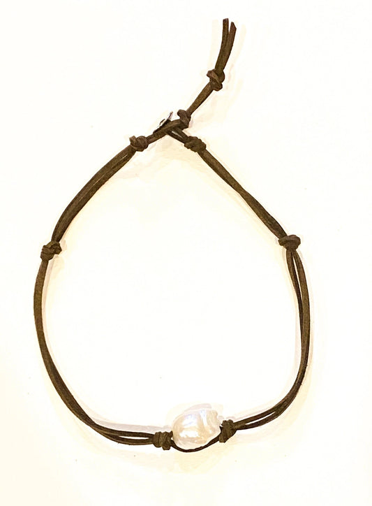 Una Baroque Pearl Necklace